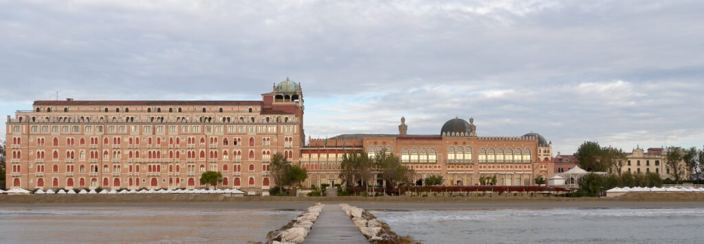 Hotel Excelsior, east side