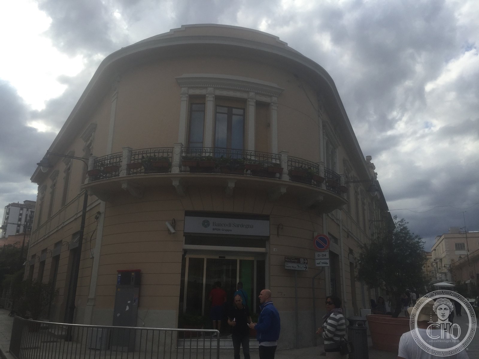 1930s rationalist building, Olbia city centre — photograph by Luigi De Marchi