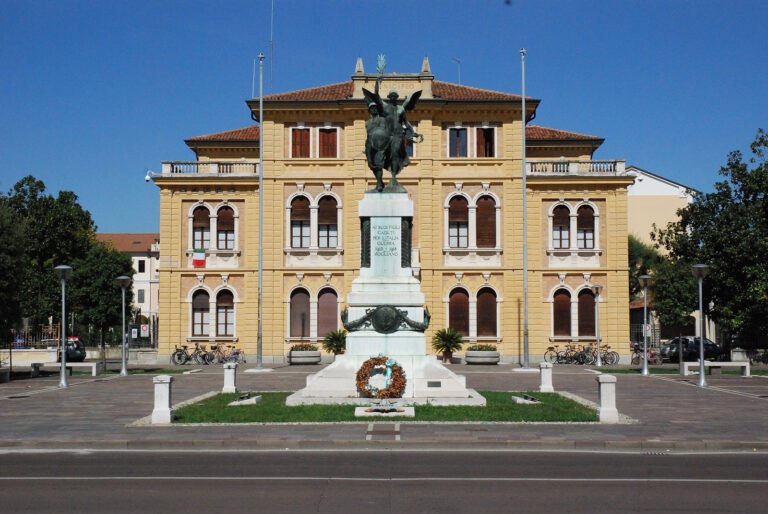 Palazzo del Municipio — Mogliano Veneto (Mario Fabris, 1924–1926)